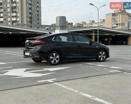 Черный Хендай Ioniq, объемом двигателя 1.6 л и пробегом 77 тыс. км за 15750 $, фото 7 на Automoto.ua
