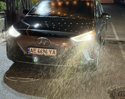 Черный Хендай Ioniq, объемом двигателя 0 л и пробегом 129 тыс. км за 13200 $, фото 37 на Automoto.ua
