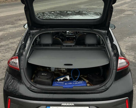 Черный Хендай Ioniq, объемом двигателя 0 л и пробегом 134 тыс. км за 13200 $, фото 52 на Automoto.ua