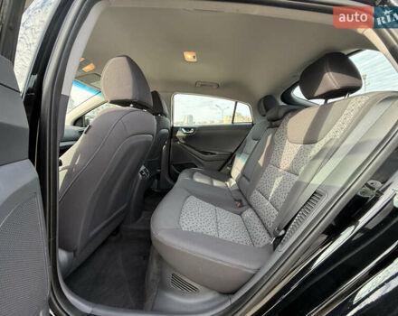 Черный Хендай Ioniq, объемом двигателя 1.6 л и пробегом 77 тыс. км за 15750 $, фото 32 на Automoto.ua