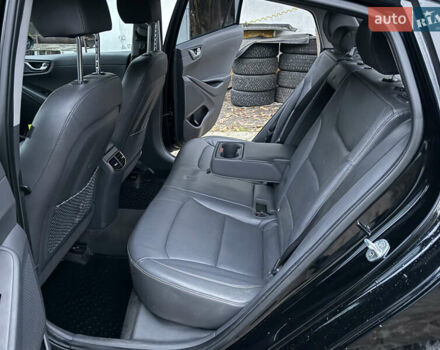 Черный Хендай Ioniq, объемом двигателя 0 л и пробегом 145 тыс. км за 12499 $, фото 79 на Automoto.ua
