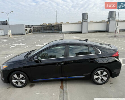 Черный Хендай Ioniq, объемом двигателя 1.6 л и пробегом 77 тыс. км за 15900 $, фото 72 на Automoto.ua