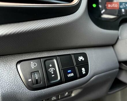 Черный Хендай Ioniq, объемом двигателя 0 л и пробегом 91 тыс. км за 12800 $, фото 38 на Automoto.ua