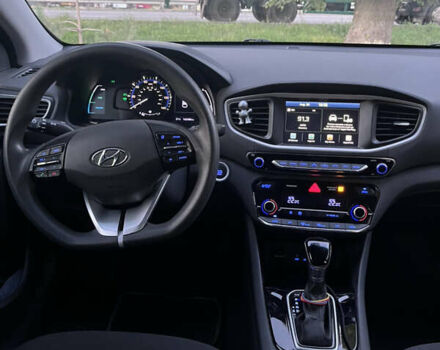 Черный Хендай Ioniq, объемом двигателя 1.58 л и пробегом 165 тыс. км за 15000 $, фото 37 на Automoto.ua