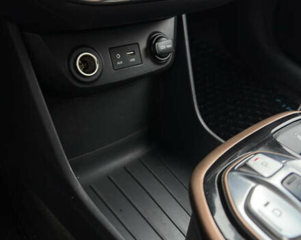 Черный Хендай Ioniq, объемом двигателя 0 л и пробегом 134 тыс. км за 13200 $, фото 41 на Automoto.ua