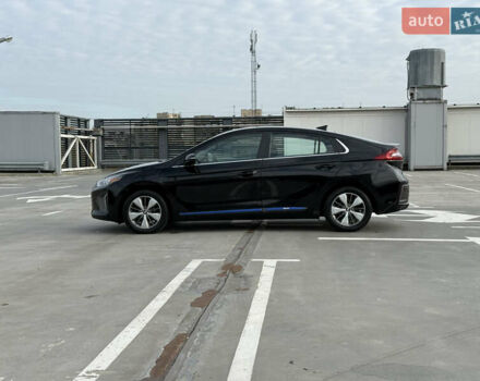 Черный Хендай Ioniq, объемом двигателя 1.6 л и пробегом 77 тыс. км за 15750 $, фото 10 на Automoto.ua