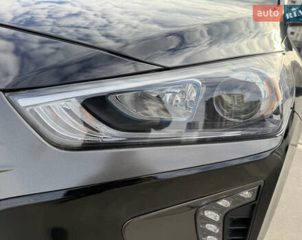 Черный Хендай Ioniq, объемом двигателя 1.6 л и пробегом 77 тыс. км за 15900 $, фото 69 на Automoto.ua