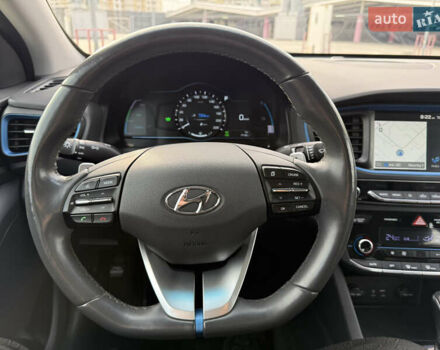 Черный Хендай Ioniq, объемом двигателя 1.6 л и пробегом 77 тыс. км за 15750 $, фото 38 на Automoto.ua