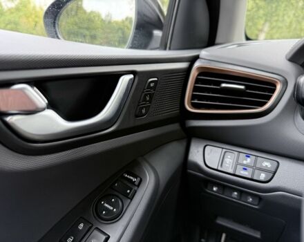Черный Хендай Ioniq, объемом двигателя 0 л и пробегом 85 тыс. км за 16000 $, фото 3 на Automoto.ua