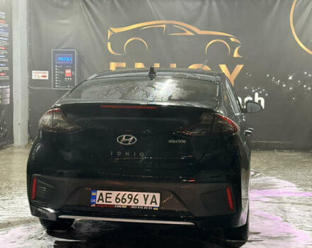 Черный Хендай Ioniq, объемом двигателя 0 л и пробегом 129 тыс. км за 13200 $, фото 30 на Automoto.ua
