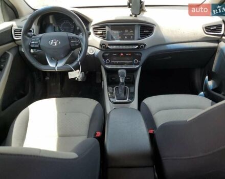 Черный Хендай Ioniq, объемом двигателя 1.58 л и пробегом 155 тыс. км за 2900 $, фото 7 на Automoto.ua