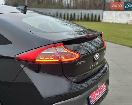 Черный Хендай Ioniq, объемом двигателя 0 л и пробегом 137 тыс. км за 12499 $, фото 5 на Automoto.ua
