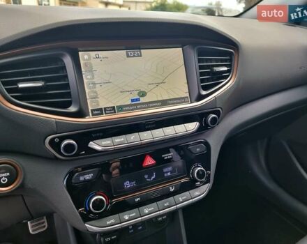 Хендай Ioniq 2018 у Вінниці на Automoto.ua Чорний Хендай Ioniq, об'ємом двигуна 0 л та пробігом 100 тис. км за 13999 $, фото 41 на Automoto.ua