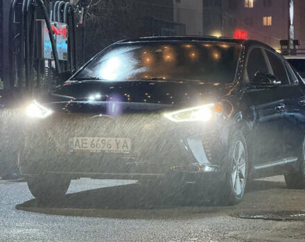 Черный Хендай Ioniq, объемом двигателя 0 л и пробегом 129 тыс. км за 13200 $, фото 38 на Automoto.ua