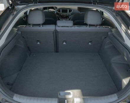 Чорний Хендай Ioniq, об'ємом двигуна 1.58 л та пробігом 53 тис. км за 15850 $, фото 7 на Automoto.ua