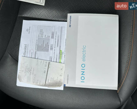 Черный Хендай Ioniq, объемом двигателя 0 л и пробегом 134 тыс. км за 13200 $, фото 62 на Automoto.ua