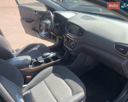 Черный Хендай Ioniq, объемом двигателя 0 л и пробегом 85 тыс. км за 11900 $, фото 12 на Automoto.ua