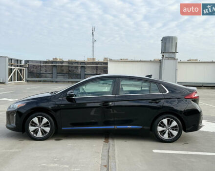 Черный Хендай Ioniq, объемом двигателя 1.6 л и пробегом 77 тыс. км за 15750 $, фото 86 на Automoto.ua