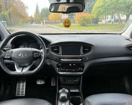 Чорний Хендай Ioniq, об'ємом двигуна 0 л та пробігом 91 тис. км за 14000 $, фото 20 на Automoto.ua