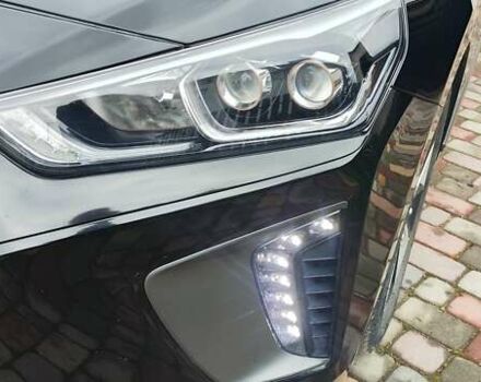 Черный Хендай Ioniq, объемом двигателя 0 л и пробегом 96 тыс. км за 13750 $, фото 1 на Automoto.ua