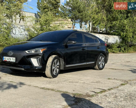 Черный Хендай Ioniq, объемом двигателя 0 л и пробегом 129 тыс. км за 13200 $, фото 17 на Automoto.ua
