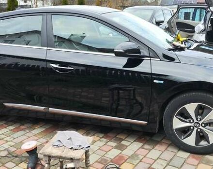 Черный Хендай Ioniq, объемом двигателя 0 л и пробегом 96 тыс. км за 13750 $, фото 2 на Automoto.ua