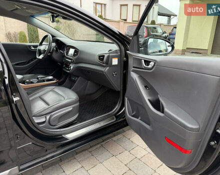 Черный Хендай Ioniq, объемом двигателя 0 л и пробегом 100 тыс. км за 14200 $, фото 28 на Automoto.ua