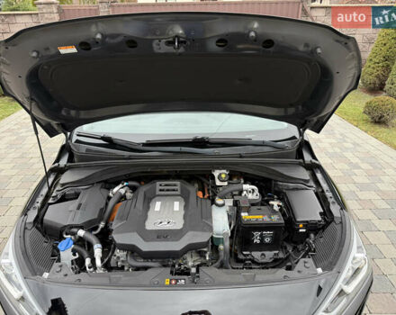 Черный Хендай Ioniq, объемом двигателя 0 л и пробегом 100 тыс. км за 14200 $, фото 38 на Automoto.ua