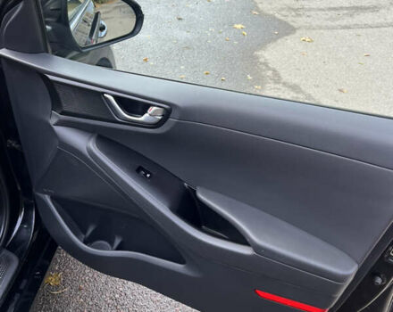 Чорний Хендай Ioniq, об'ємом двигуна 0 л та пробігом 91 тис. км за 14000 $, фото 17 на Automoto.ua