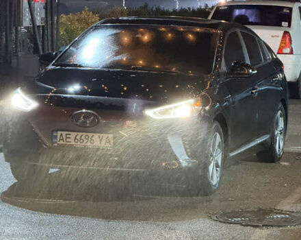 Черный Хендай Ioniq, объемом двигателя 0 л и пробегом 129 тыс. км за 13200 $, фото 39 на Automoto.ua