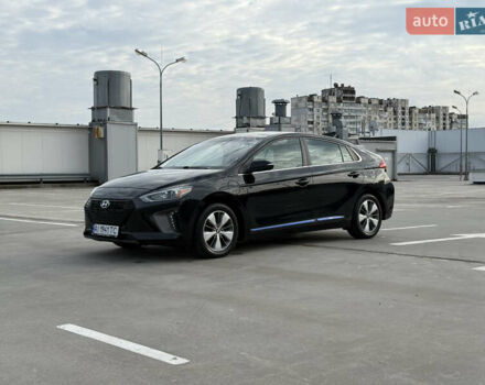 Черный Хендай Ioniq, объемом двигателя 1.6 л и пробегом 77 тыс. км за 15900 $, фото 3 на Automoto.ua