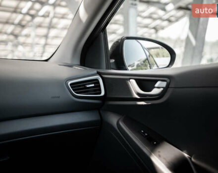 Чорний Хендай Ioniq, об'ємом двигуна 1.58 л та пробігом 53 тис. км за 15850 $, фото 11 на Automoto.ua