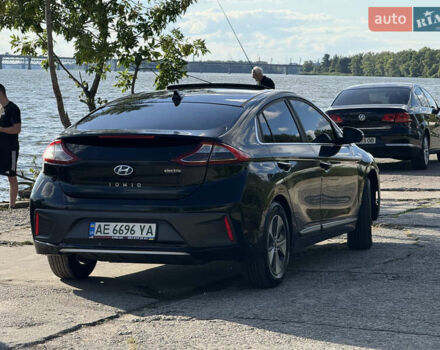 Черный Хендай Ioniq, объемом двигателя 0 л и пробегом 129 тыс. км за 13200 $, фото 9 на Automoto.ua