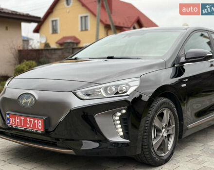 Черный Хендай Ioniq, объемом двигателя 0 л и пробегом 100 тыс. км за 14200 $, фото 2 на Automoto.ua