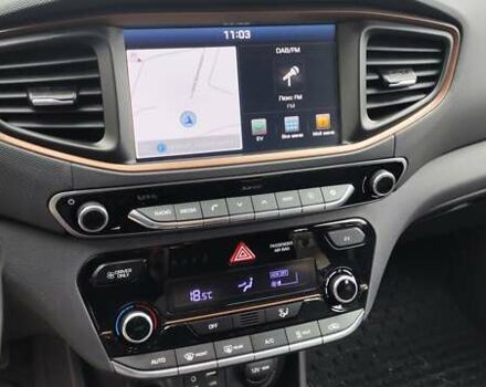 Черный Хендай Ioniq, объемом двигателя 0 л и пробегом 96 тыс. км за 13750 $, фото 24 на Automoto.ua