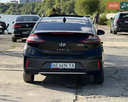 Черный Хендай Ioniq, объемом двигателя 0 л и пробегом 129 тыс. км за 13200 $, фото 13 на Automoto.ua