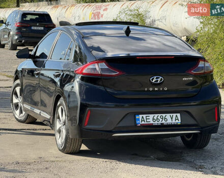 Черный Хендай Ioniq, объемом двигателя 0 л и пробегом 129 тыс. км за 13200 $, фото 12 на Automoto.ua