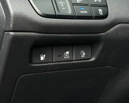 Черный Хендай Ioniq, объемом двигателя 0 л и пробегом 134 тыс. км за 13200 $, фото 17 на Automoto.ua