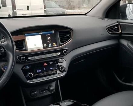 Черный Хендай Ioniq, объемом двигателя 0 л и пробегом 122 тыс. км за 13678 $, фото 15 на Automoto.ua