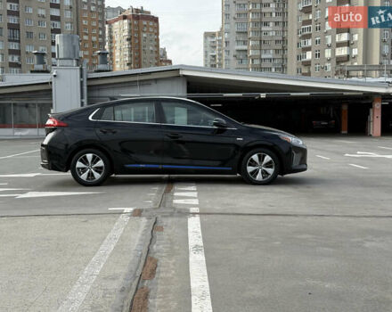 Черный Хендай Ioniq, объемом двигателя 1.6 л и пробегом 77 тыс. км за 15900 $, фото 6 на Automoto.ua