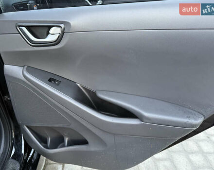 Черный Хендай Ioniq, объемом двигателя 0 л и пробегом 145 тыс. км за 12499 $, фото 57 на Automoto.ua