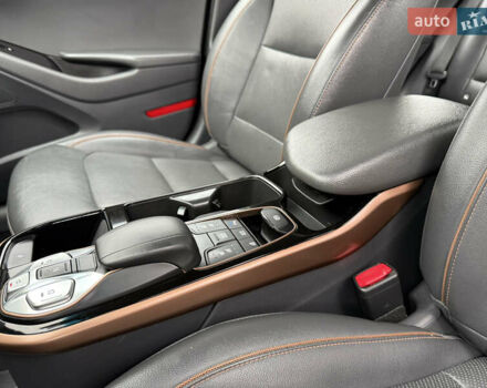 Черный Хендай Ioniq, объемом двигателя 0 л и пробегом 100 тыс. км за 14200 $, фото 17 на Automoto.ua