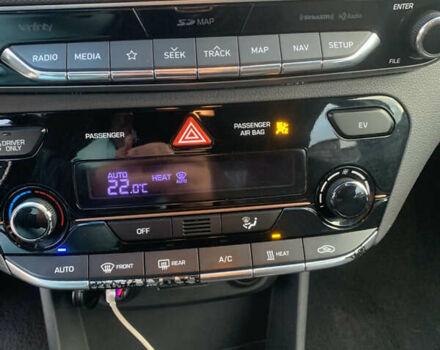 Черный Хендай Ioniq, объемом двигателя 0 л и пробегом 73 тыс. км за 12999 $, фото 17 на Automoto.ua