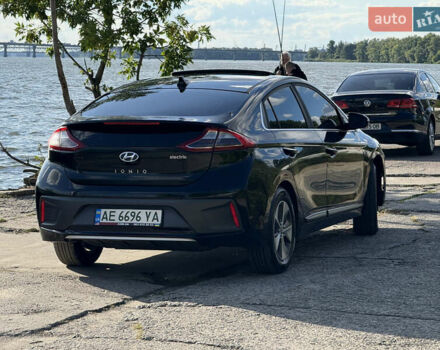 Черный Хендай Ioniq, объемом двигателя 0 л и пробегом 129 тыс. км за 13200 $, фото 11 на Automoto.ua