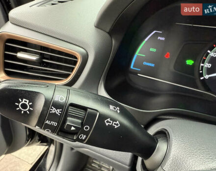 Черный Хендай Ioniq, объемом двигателя 0 л и пробегом 100 тыс. км за 14200 $, фото 18 на Automoto.ua