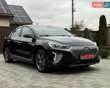 Черный Хендай Ioniq, объемом двигателя 0 л и пробегом 100 тыс. км за 14200 $, фото 5 на Automoto.ua