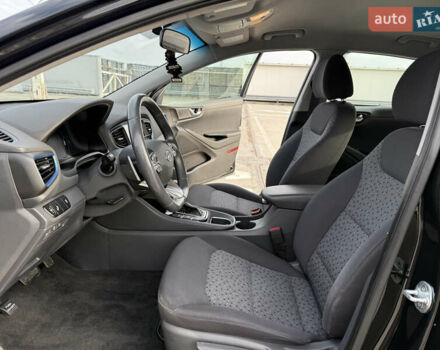 Черный Хендай Ioniq, объемом двигателя 1.6 л и пробегом 77 тыс. км за 15750 $, фото 47 на Automoto.ua