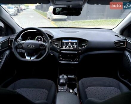 Черный Хендай Ioniq, объемом двигателя 0 л и пробегом 91 тыс. км за 12800 $, фото 70 на Automoto.ua