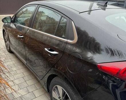 Черный Хендай Ioniq, объемом двигателя 1.6 л и пробегом 139 тыс. км за 16000 $, фото 2 на Automoto.ua