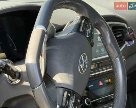 Черный Хендай Ioniq, объемом двигателя 0 л и пробегом 129 тыс. км за 13200 $, фото 24 на Automoto.ua